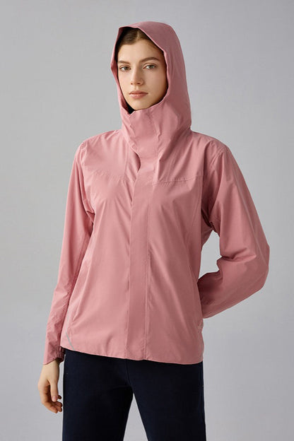 Chaqueta con capucha cortavientos con forro polar