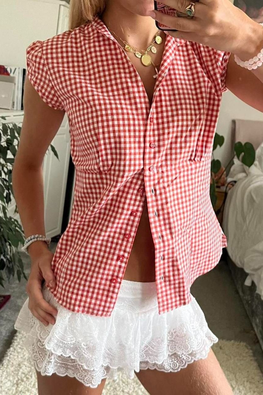Blusa versátil a cuadros rojos y blancos