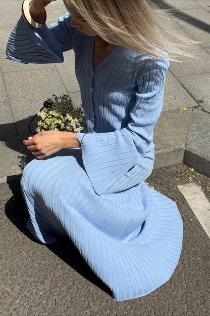 Vestido de punto de dos piezas con mangas acampanadas