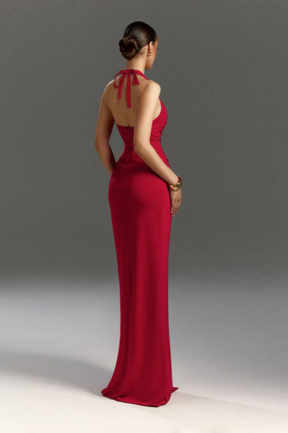 Vestido de fiesta fruncido con cuello halter y espalda descubierta