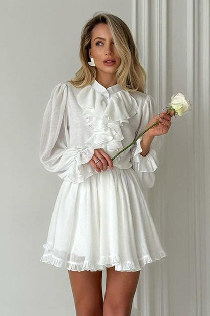 Mini vestido elegante de manga larga con cuello alto y volantes