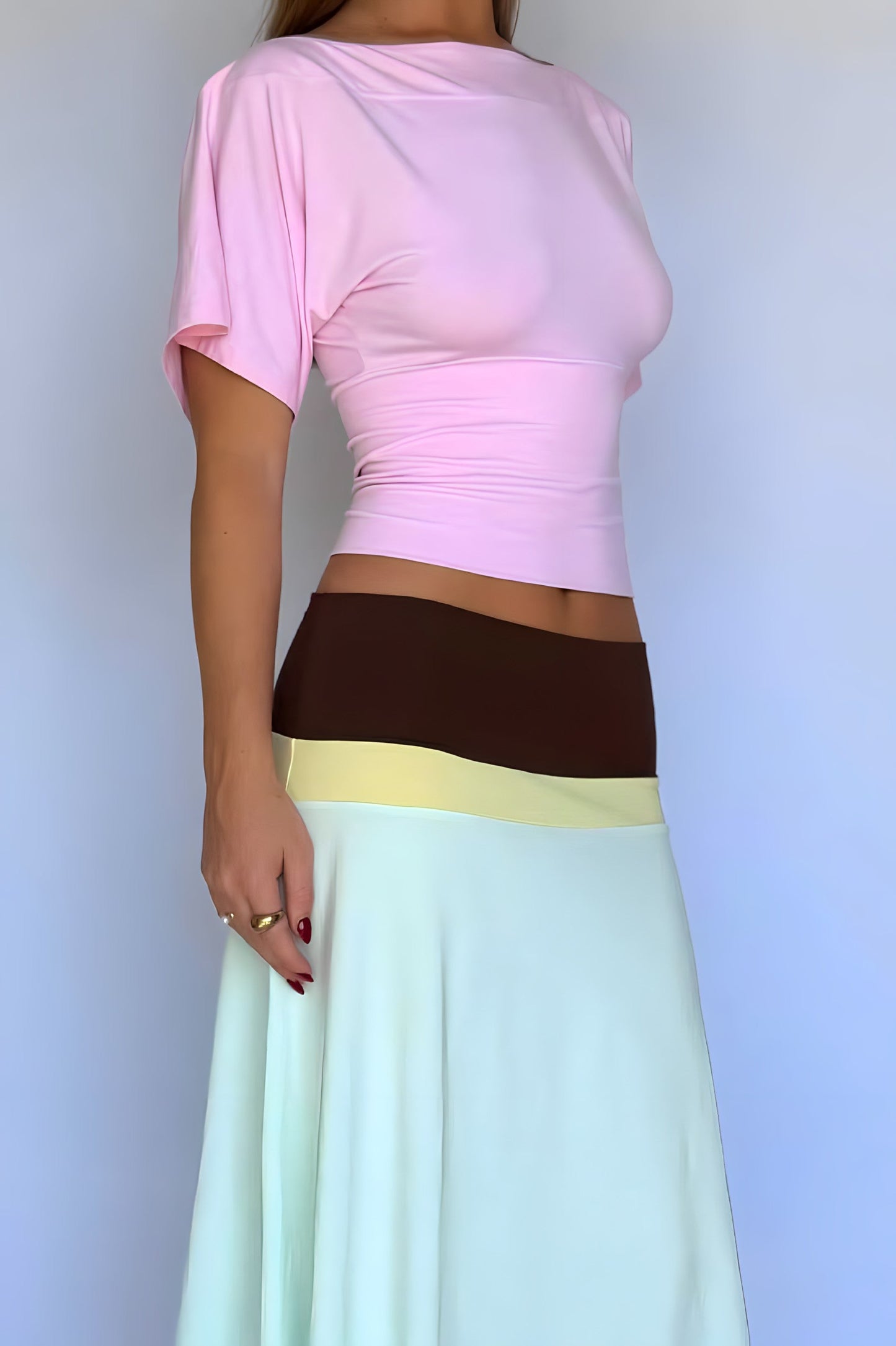 Blusa corta ajustada con un solo hombro