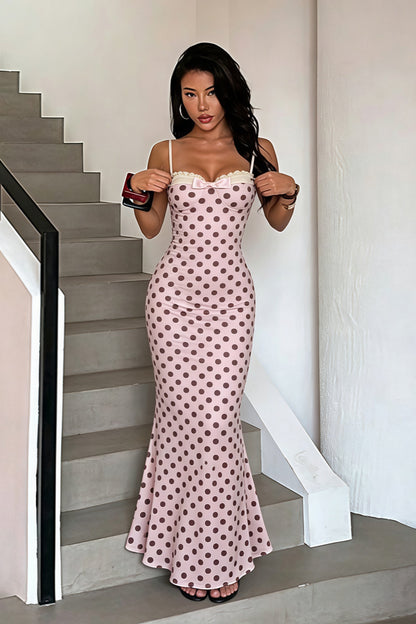 Vestido largo ceñido con tirantes finos y lunares