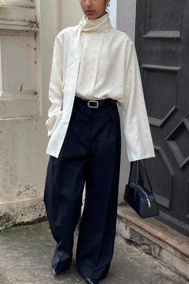Blusa suelta de lunares con lazo