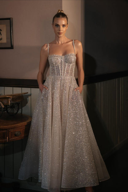 Vestido midi de recepción de tul con lentejuelas plateadas y corsé Cami