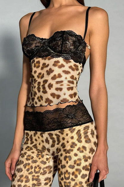 Conjunto de dos piezas de top corto con encaje estampado de leopardo y pantalones de talle bajo