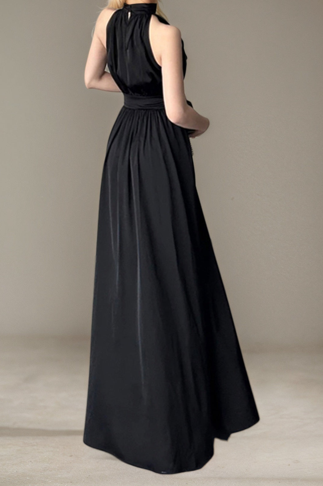 Elegante vestido maxi de noche sin mangas