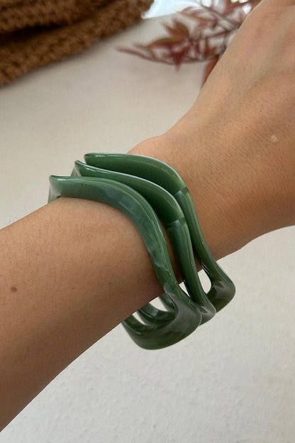 Stylish and Minimalist Geometric Dyed Acrylic Bracelet