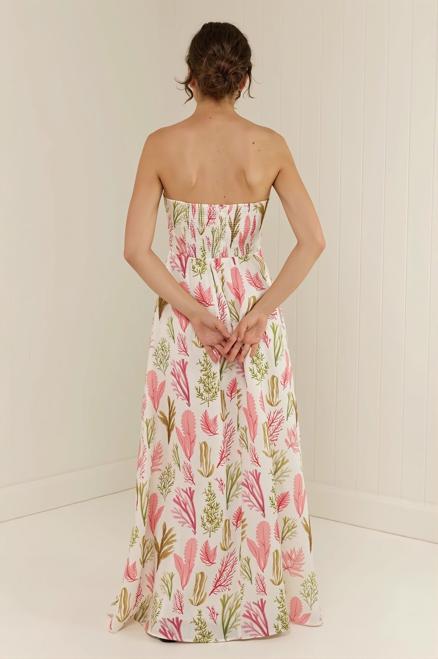 Vestido largo vaporoso con estampado de grafiti botánico