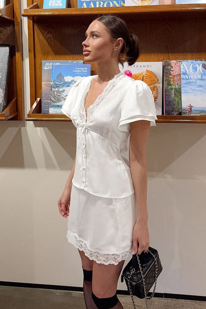 Conjunto de falda de raso de seda con cuello en V y lazo en la cintura