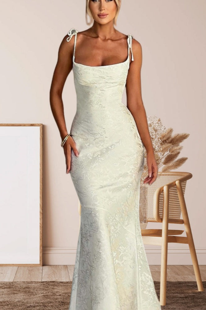 Vestido de fiesta formal tipo sirena sin espalda con faja sólida