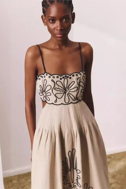 Vestido bohemio bordado con tirantes finos