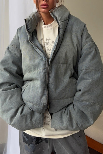 Chaqueta acolchada de cuello alto de mezclilla lavada