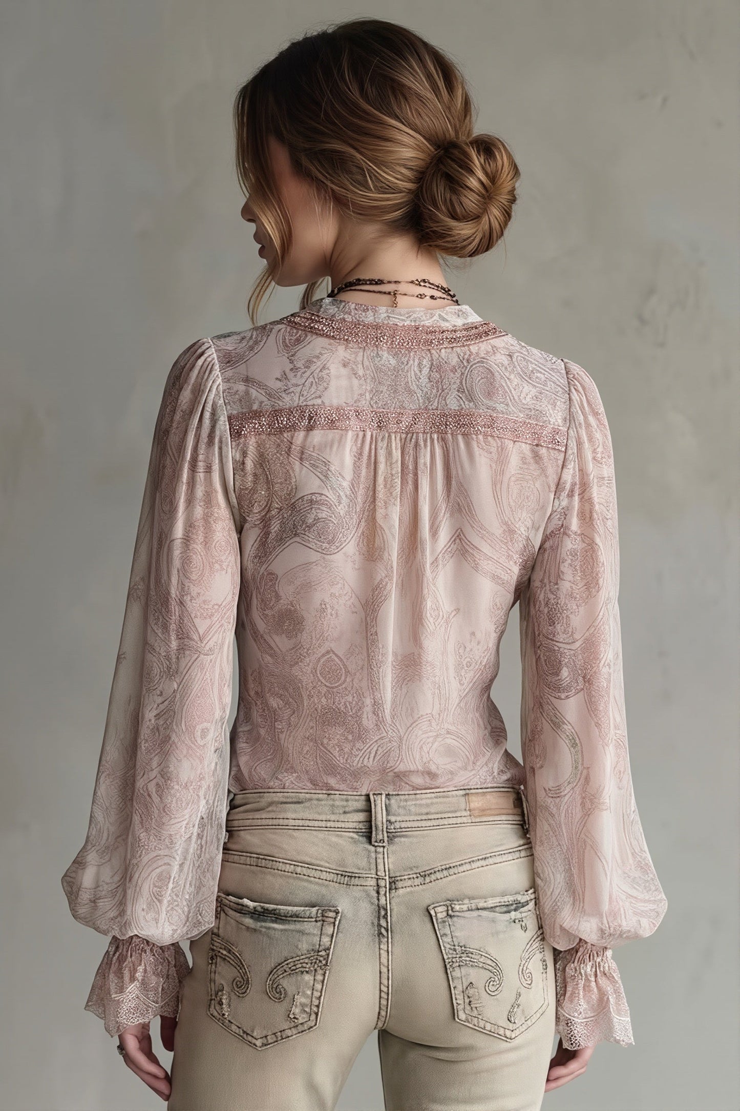 Blusa transparente de manga acampanada con volantes y encaje