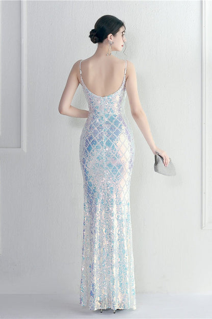 Vestido largo ajustado con abertura y lentejuelas iridiscentes