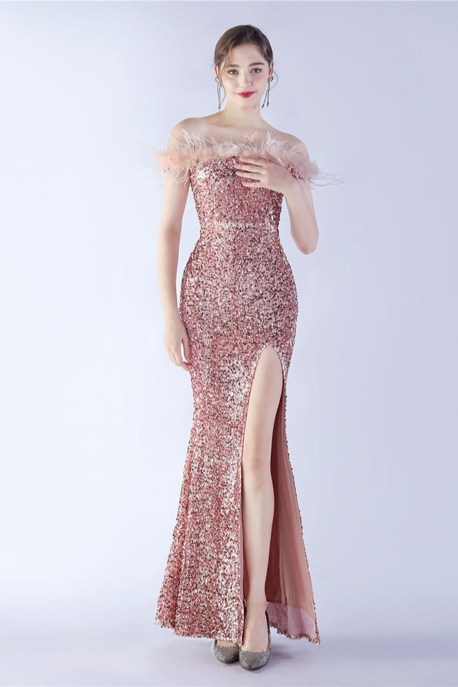 Vestido formal de terciopelo con lentejuelas y plumas de avestruz, con hombros descubiertos