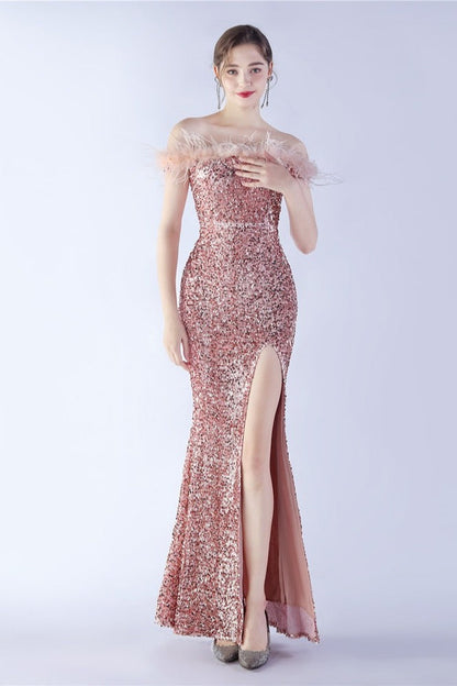Vestido formal de terciopelo con lentejuelas y plumas de avestruz, con hombros descubiertos