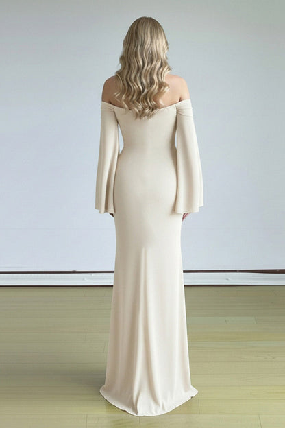Vestido de fiesta ajustado con mangas acampanadas y escote tipo tubo