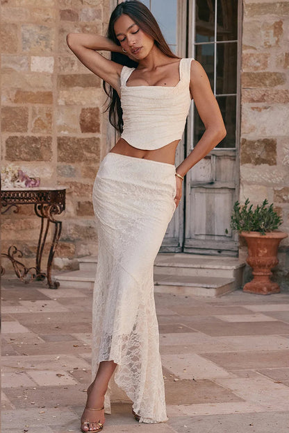 Elegante conjunto de top corto con cordones y falda larga boho