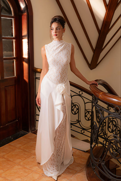 Vestido de recepción sin mangas con cuello alto y encaje de flores