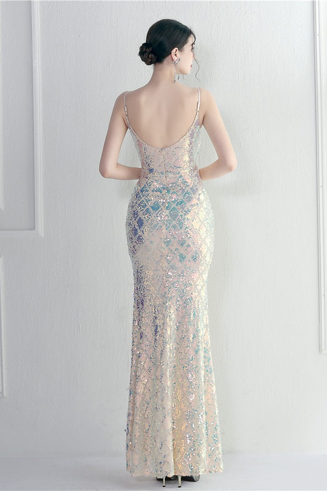 Vestido largo ajustado con abertura y lentejuelas iridiscentes