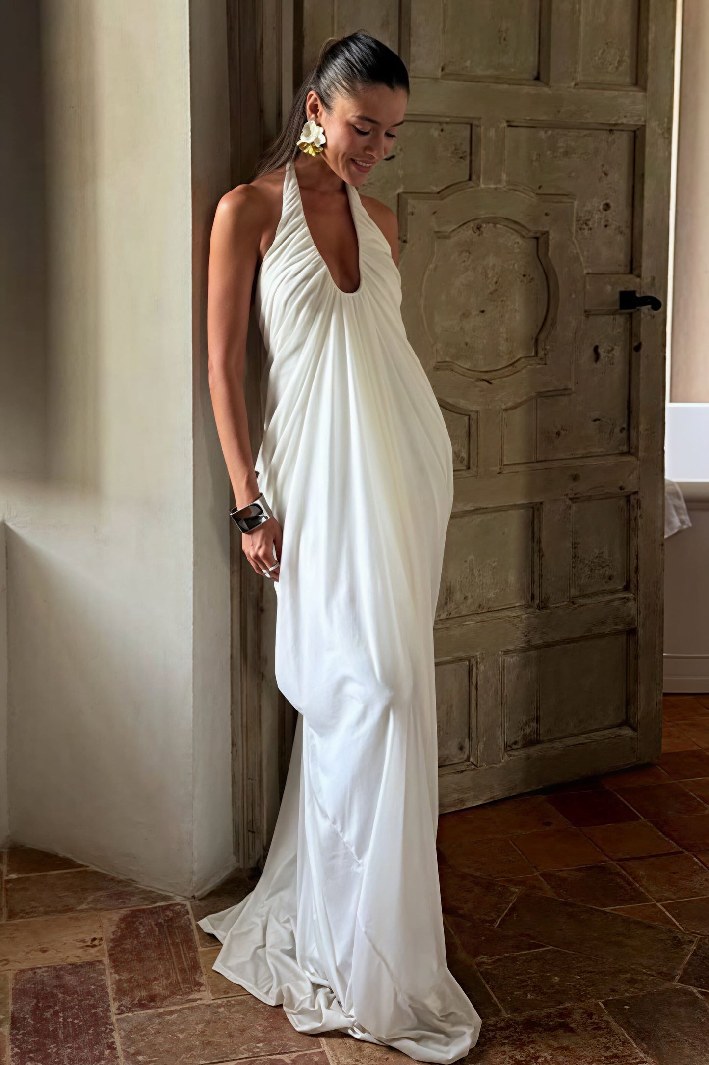 Vestido Maxi de Tul con Cuello Halter en V Suelto y Volantes