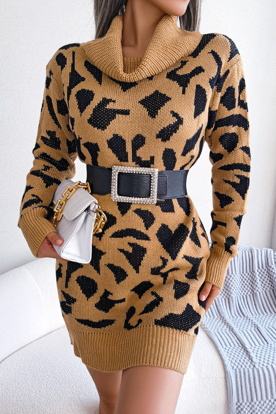 Vestido de cuello alto con estampado de leopardo