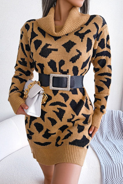 Vestido de cuello alto con estampado de leopardo