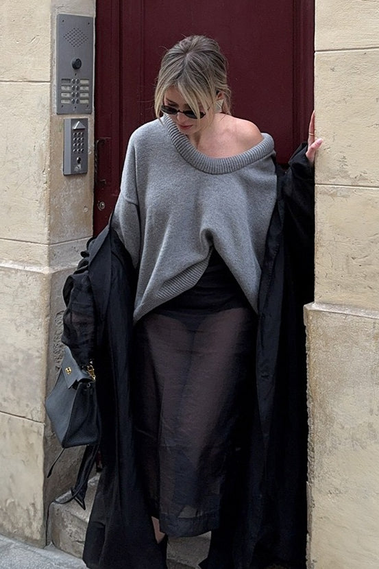 Suéter sólido oversized con paneles y cuello de pico 3D