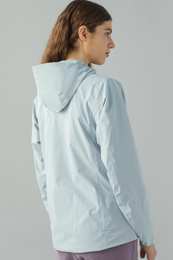 Chaqueta con capucha cortavientos con forro polar