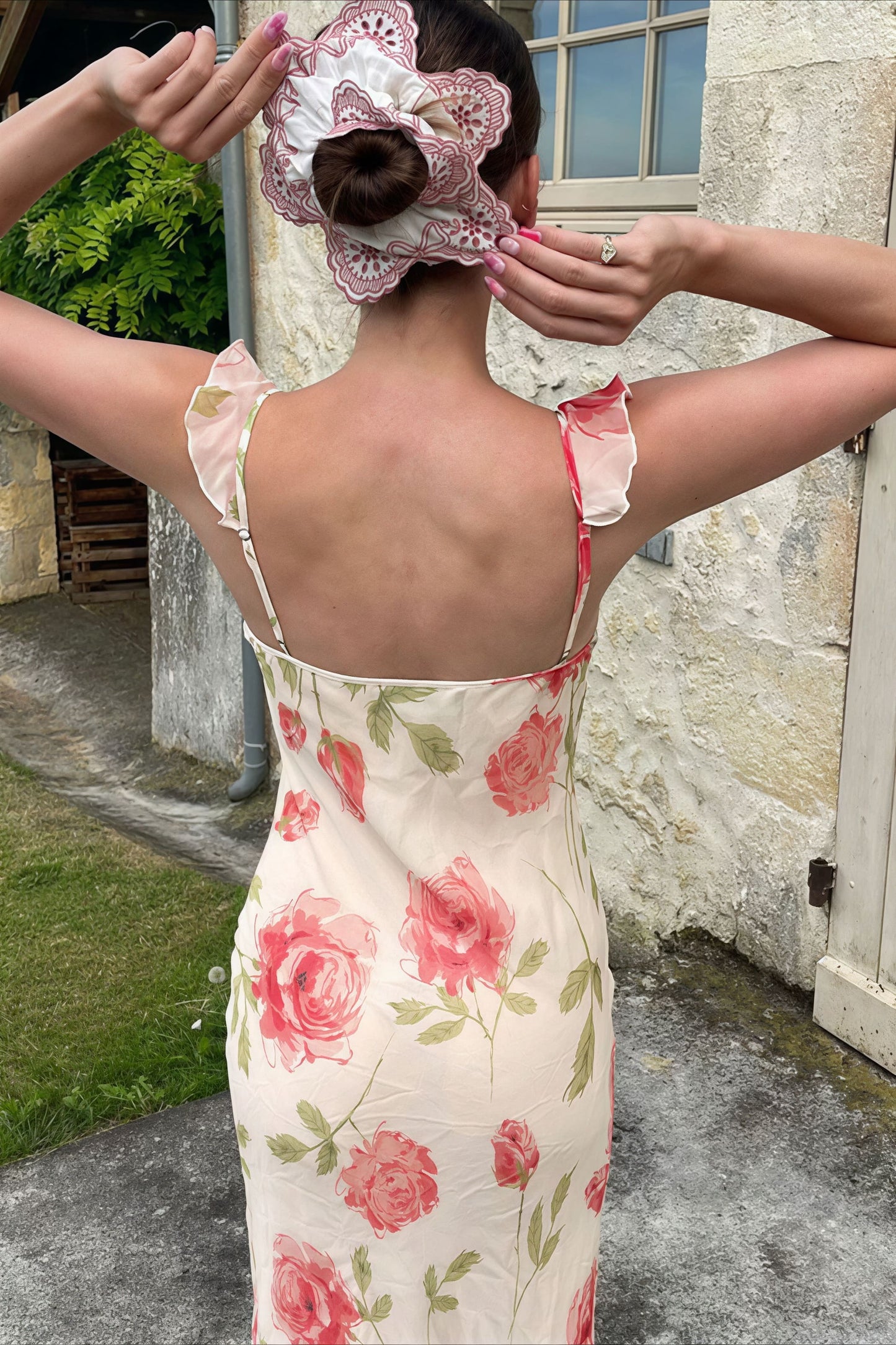 Vestido midi con cuello en V de malla y estampado floral