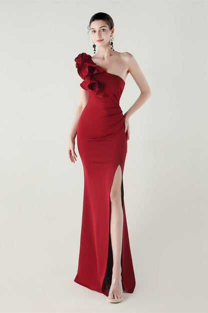 Vestido de fiesta de satén con volantes florales y un solo hombro