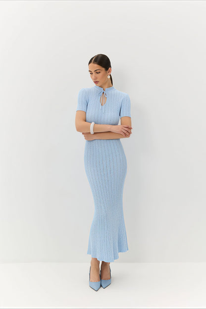 Vestido maxi de punto ajustado de manga corta con cuello redondo y colores dulces