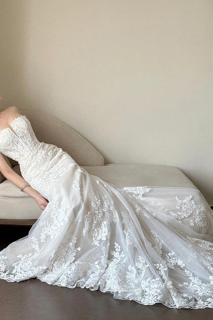 Vestido de novia de cola de sirena sin tirantes de encaje