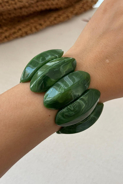 Stylish and Minimalist Geometric Dyed Acrylic Bracelet