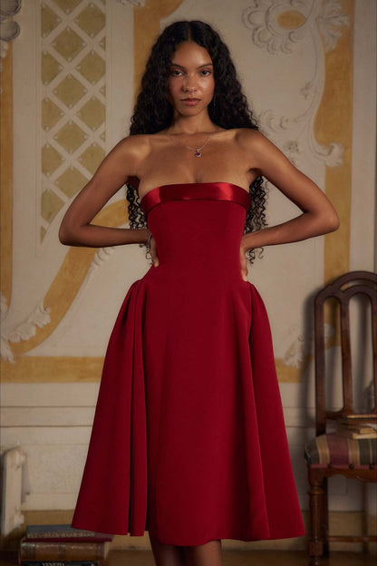 Vestido de Fiesta Elegante con Espalda Abierta, Cintura Ajustada y Diseño de Retazos sin Tirantes