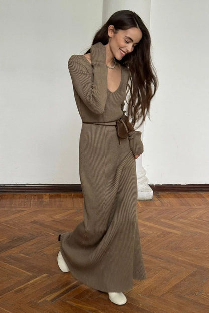 Vestido de punto de manga larga con cuello en V