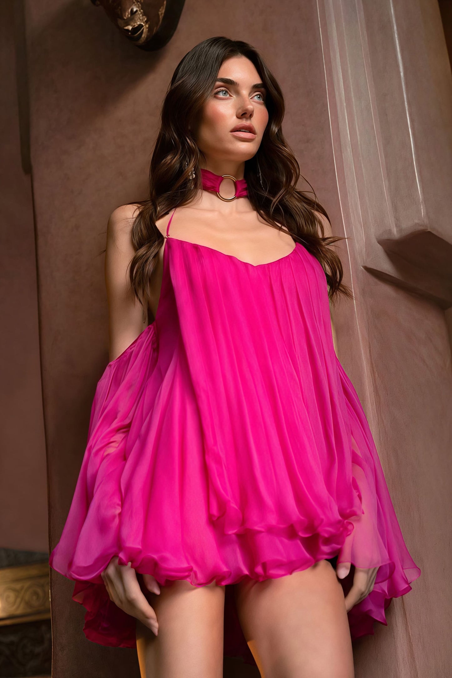Minivestido sexy con mangas acampanadas y holgadas de camisola