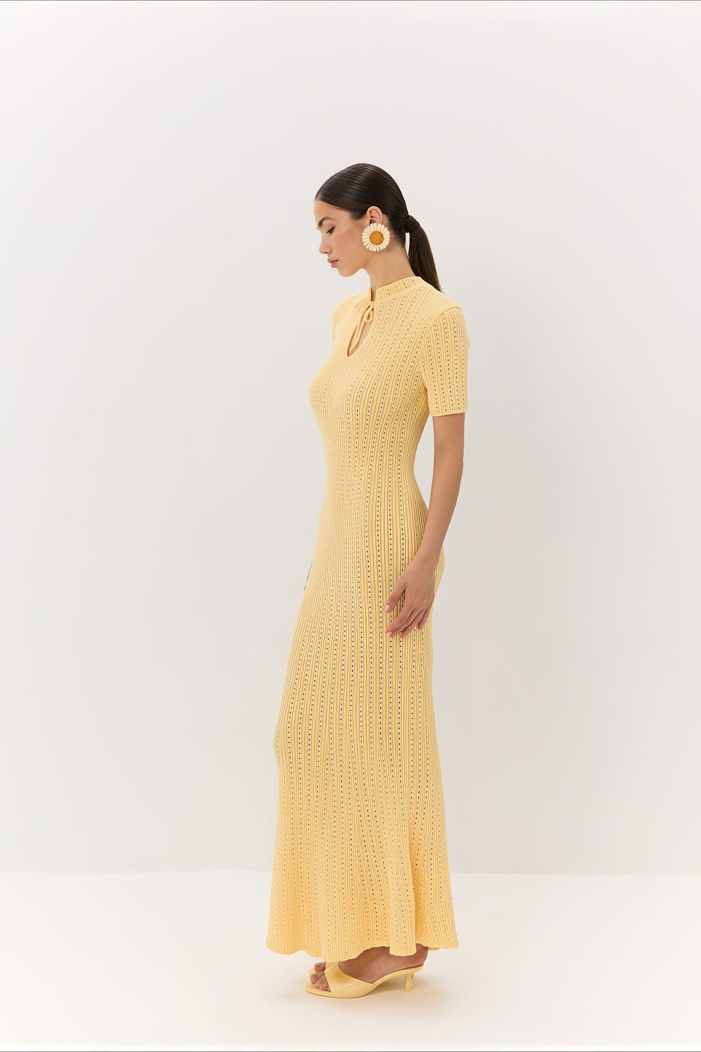 Vestido maxi de punto ajustado de manga corta con cuello redondo y colores dulces
