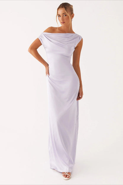 Vestido formal de cuello asimétrico liso