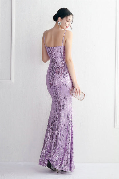 Vestido de noche ajustado con intrincados abalorios