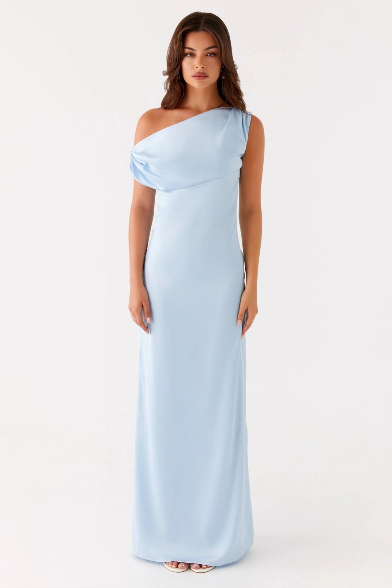 Vestido formal de cuello asimétrico liso
