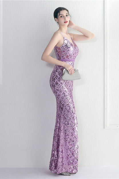 Vestido largo ajustado con abertura y lentejuelas iridiscentes