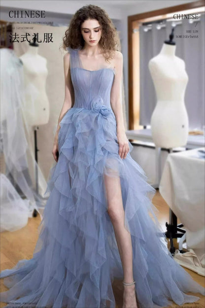 Vestido formal sin mangas con corsé azul
