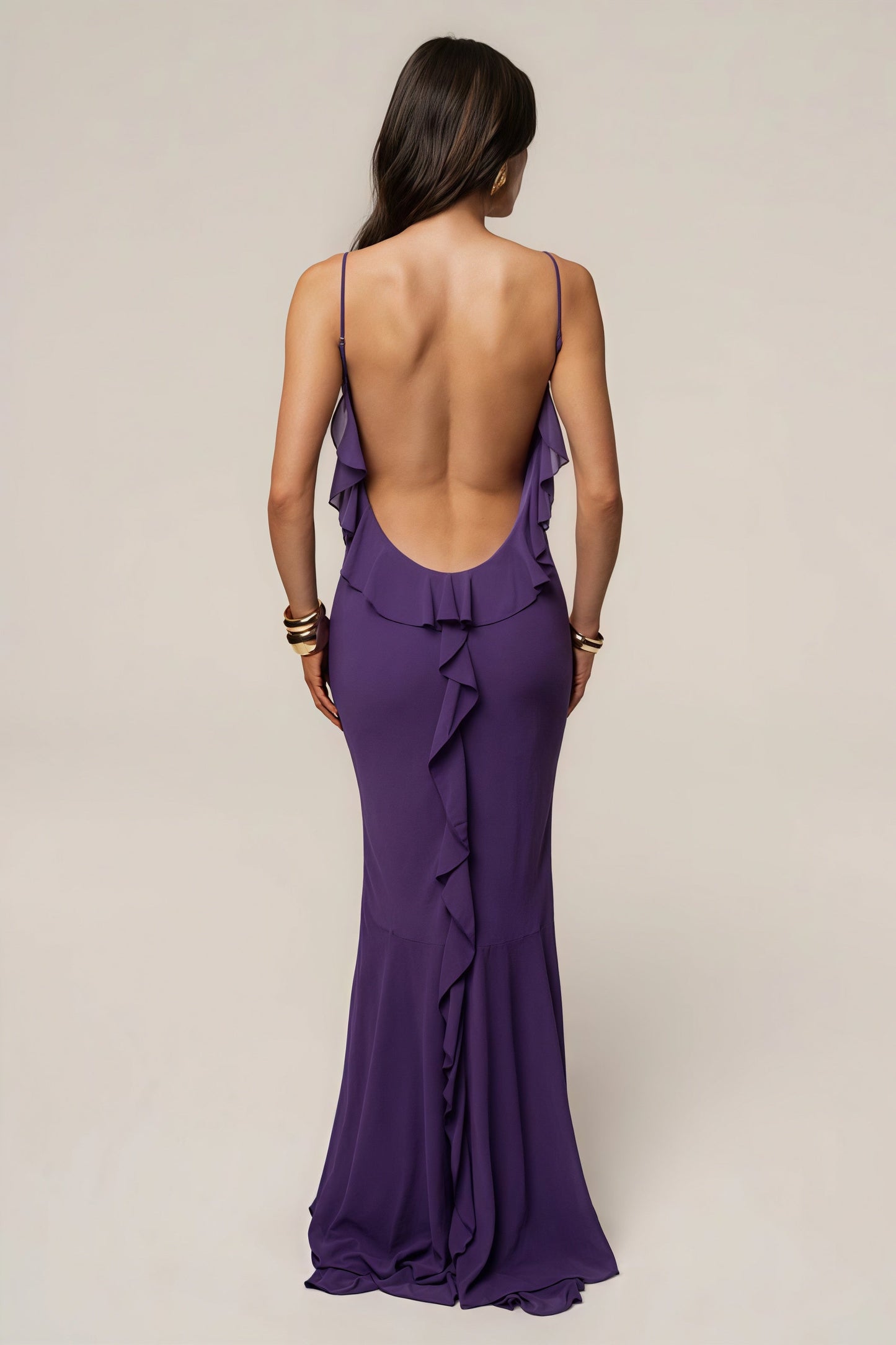 Elegante Vestido Largo con Volantes y Espalda Abierta