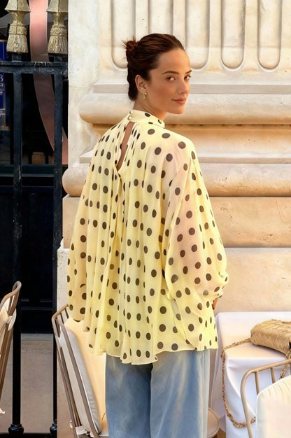 Blusa transparente de manga farol con lunares