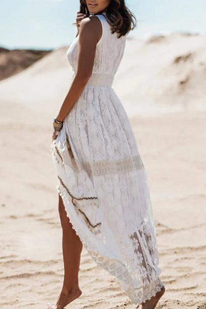 Vestido bohemio de encaje con cuello de pico calado