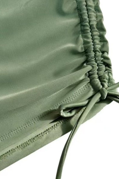 Conjunto de bikini de dos piezas con tiras cruzadas estilo vacaciones