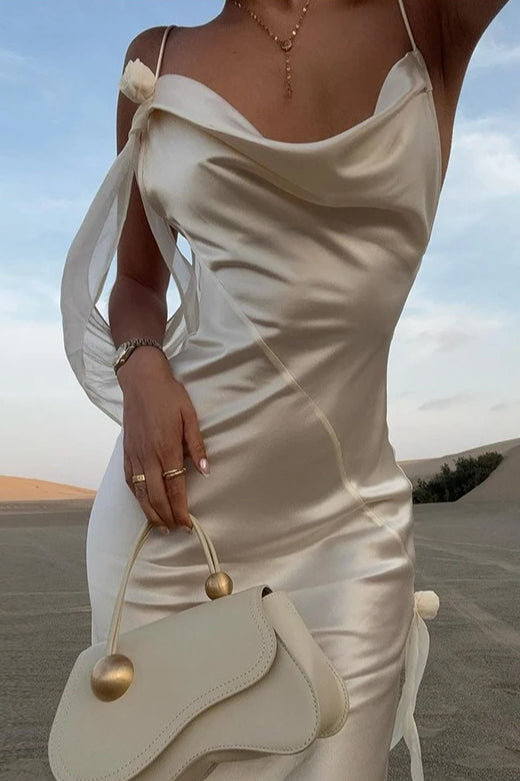 Vestido largo elegante sin espalda de satén liso con estampado floral