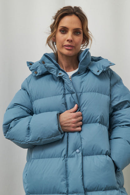 Chaqueta plumas extralarga con capucha